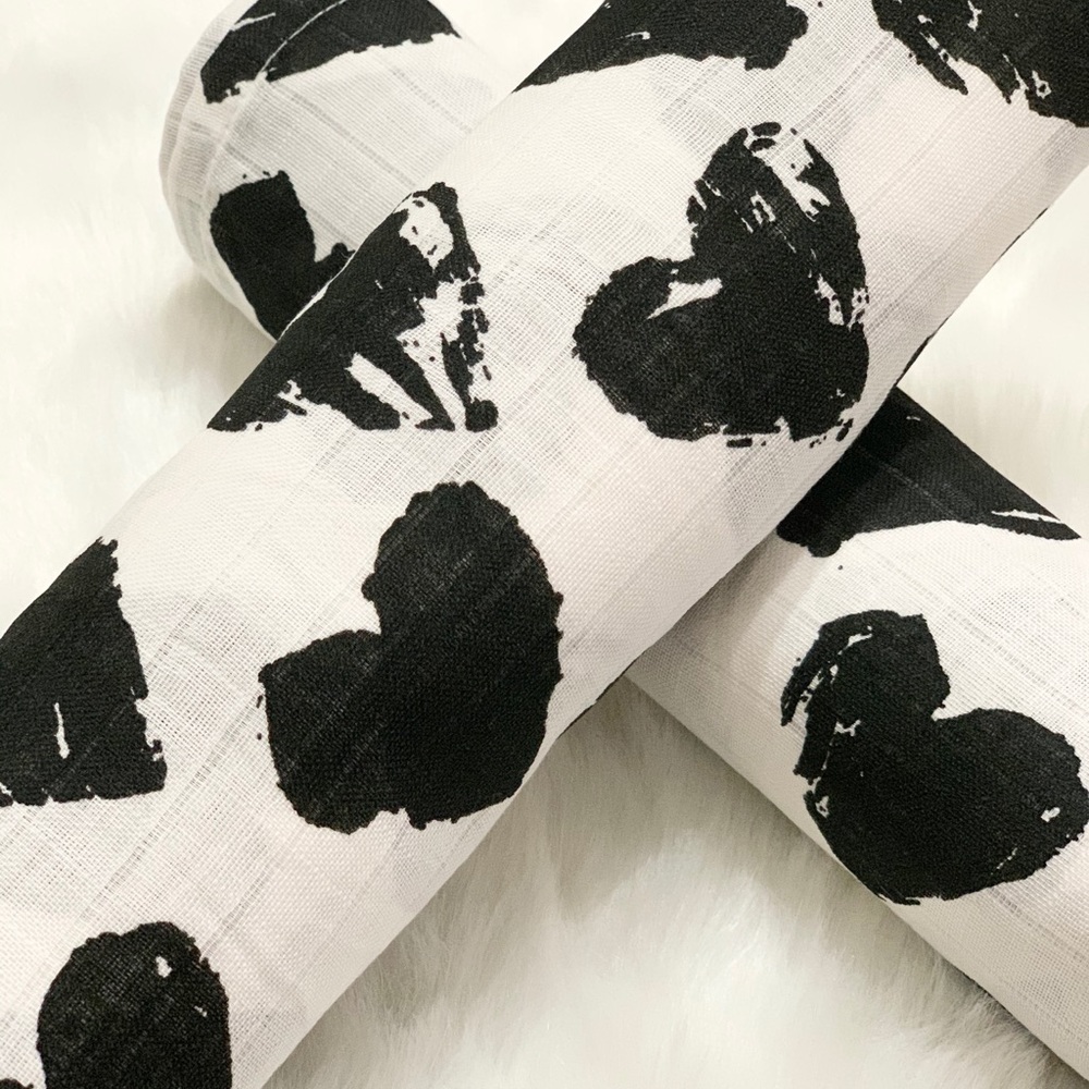 Black hearts swaddle blanket - Picture 1 of 2